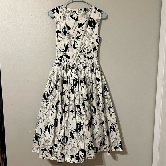 NWT Modcloth Fabulous Fit and Flare Midi Dress in White and Black Floral - Picture 3 of 7